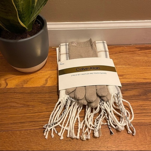 Calvin Klein Accessories - CALVIN Klein 2 Piece Set Muffler and Touch Gloves